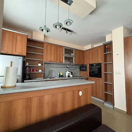 Cozy 1-bedroom Near Old Town - Purple5 Апартамент *