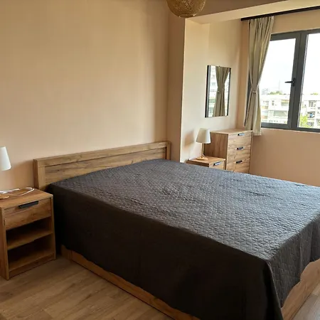 Апартамент Cozy 1-bedroom Near Old Town - Purple5