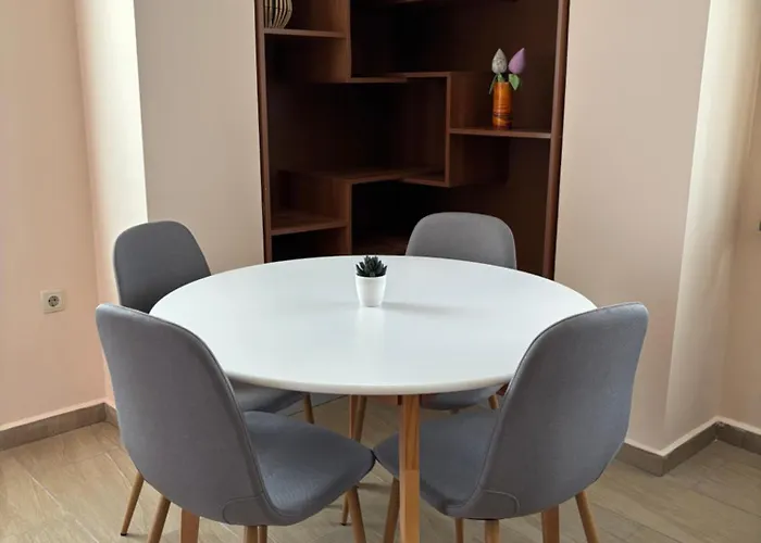 Cozy 1-bedroom Near Old Town - Purple5 Appartement *