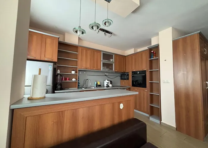 Cozy 1-bedroom Near Old Town - Purple5 Appartement *