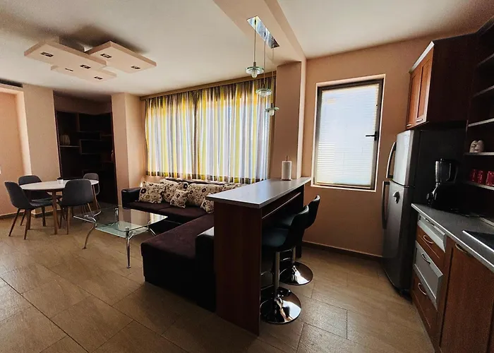 Cozy 1-bedroom Near Old Town - Purple5